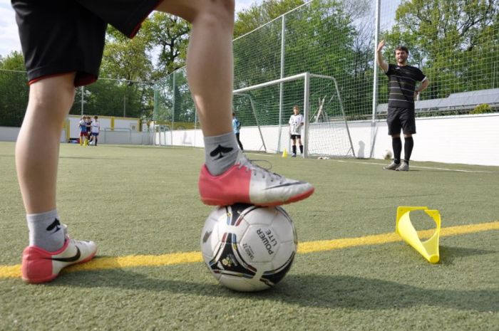 files/LeFkAev/downloads/Fuss auf Ball.jpg